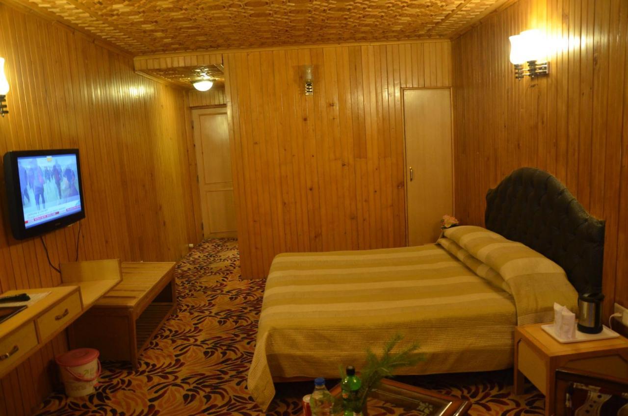 Hotel Hilltop Gulmarg JAMMU AND KASHMIR Bagian luar foto